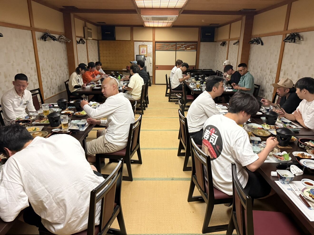社内飲み会を開催！この仲の良さが現場でのバツグンのチームワークに繋がっています！
